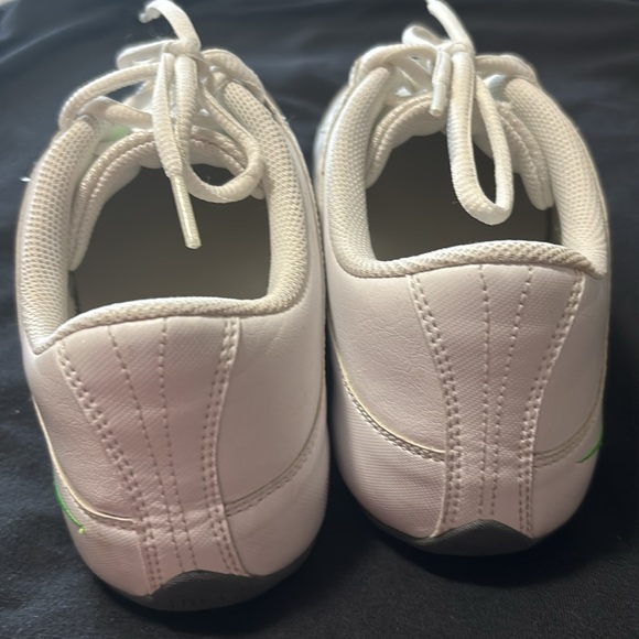 Like new nikes! - Picture 5 of 6